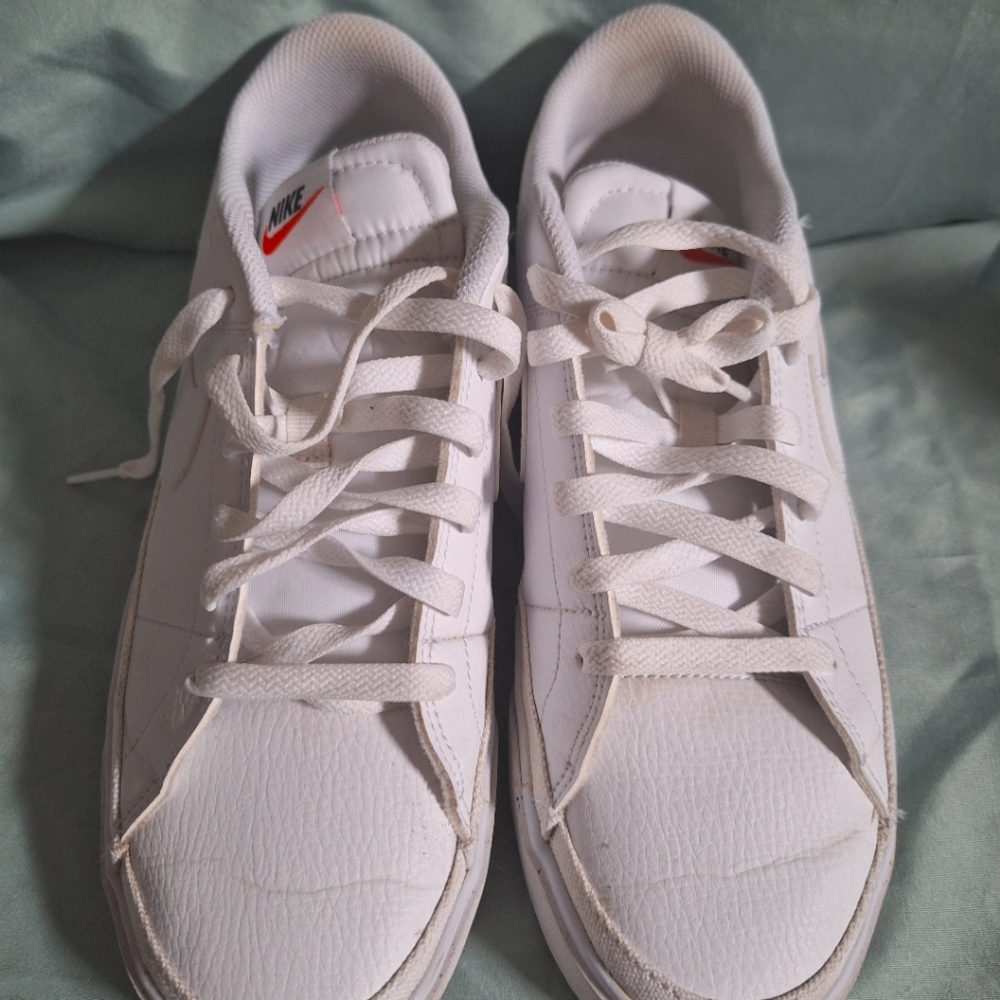 Nike mens White Sneakers